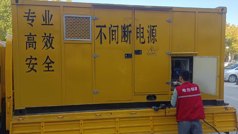 银川柴油发电机组和UPS电源配合使用时，如何避免切换过程中的电力中断？